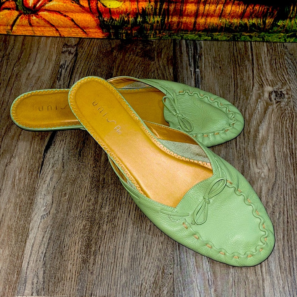 Unisa light green womens leather bow point flats